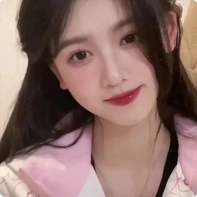 他在窥着你